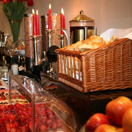 Favor Hotel 4*