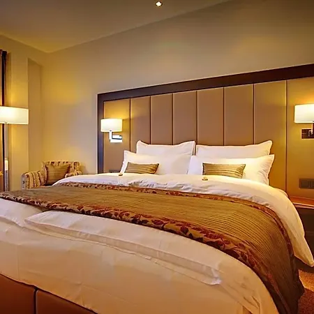 Favor Koenigsallee Hotell 4*