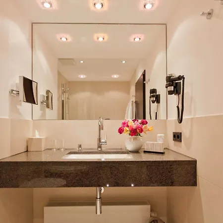 Отель Favor Koenigsallee 4*